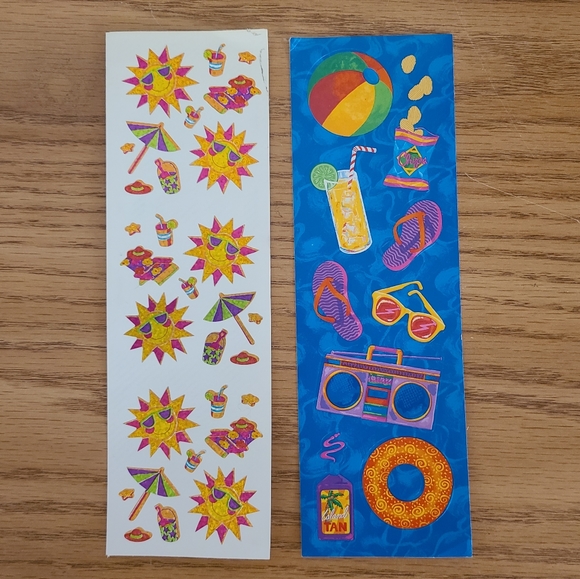 An Assortment of Vintage Vacation Stickers - Picture 4 of 6